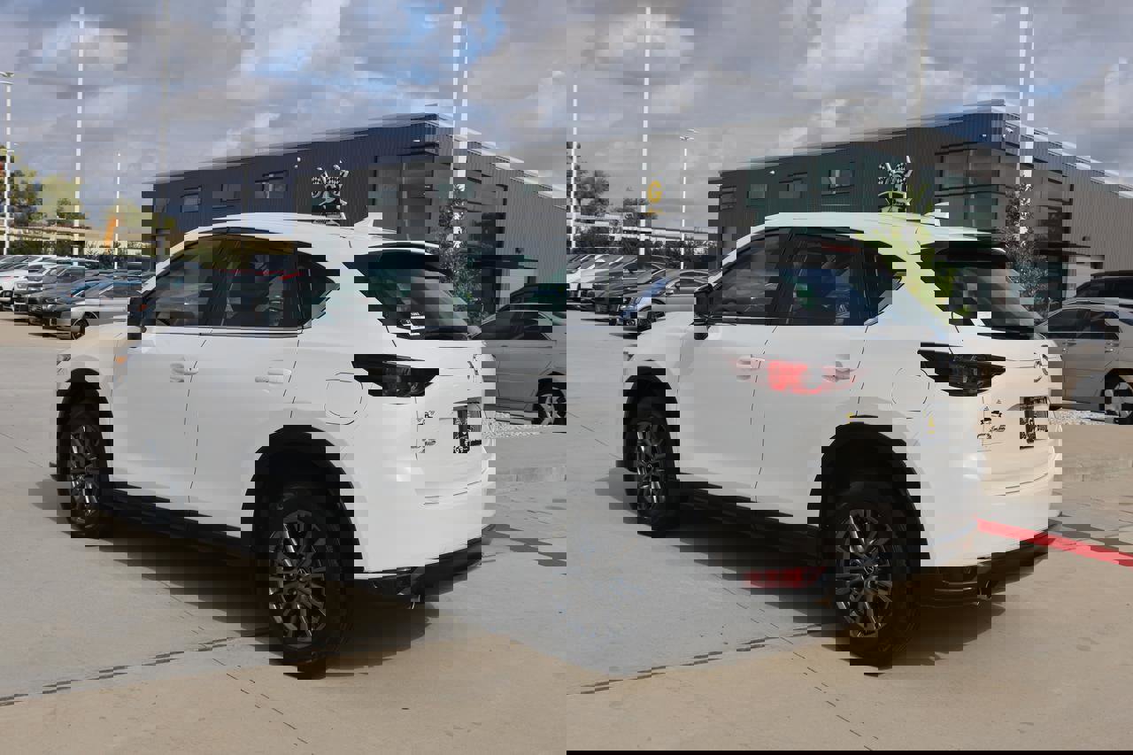 Used 2017 MAZDA CX-5 Sport image 3