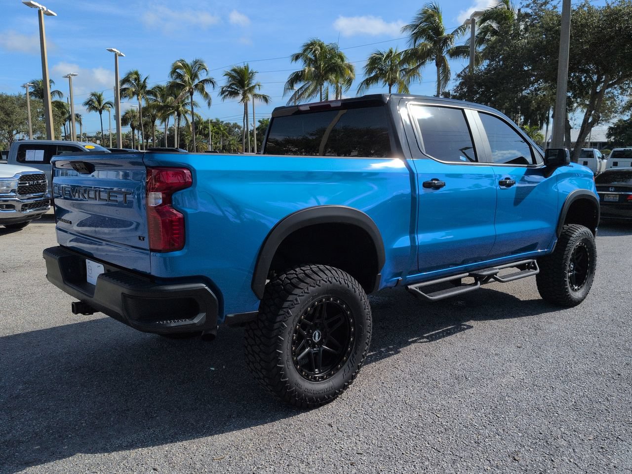 Used 2025 Chevrolet Silverado 1500 LT AWD/4WD image 5