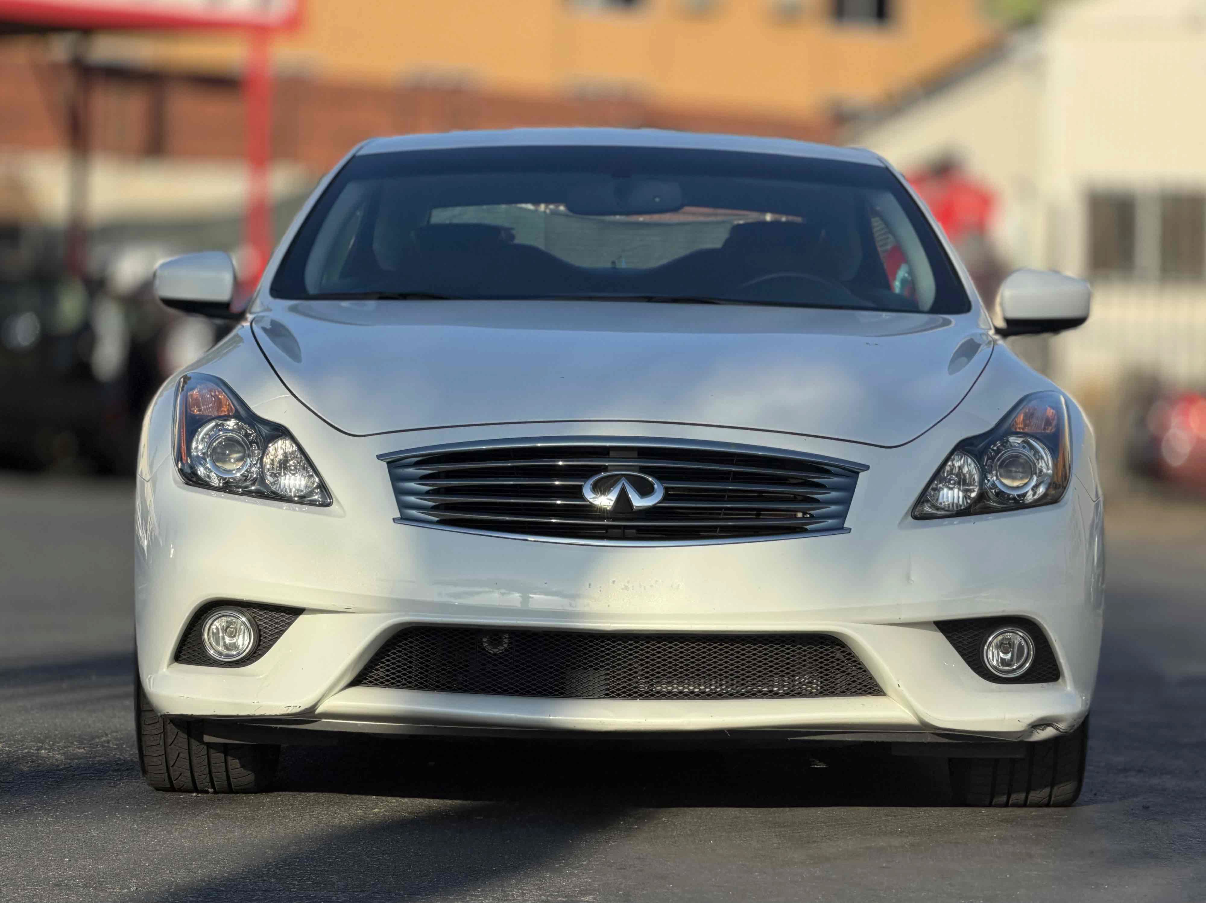 Used 2014 INFINITI Q60 Convertible w/ Premium Package RWD image 3
