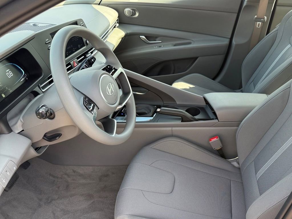 New 2026 Hyundai Elantra SE image 10
