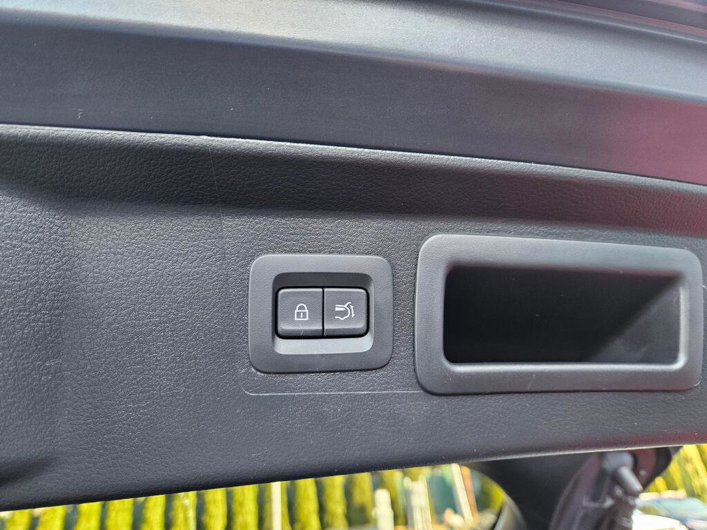 Certified 2025 MAZDA CX-50 2.5 Hybrid w/ Preferred Pkg image 12