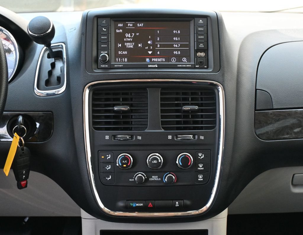 Used 2019 Dodge Grand Caravan SE w/ UConnect Hands-Free Group FWD image 13