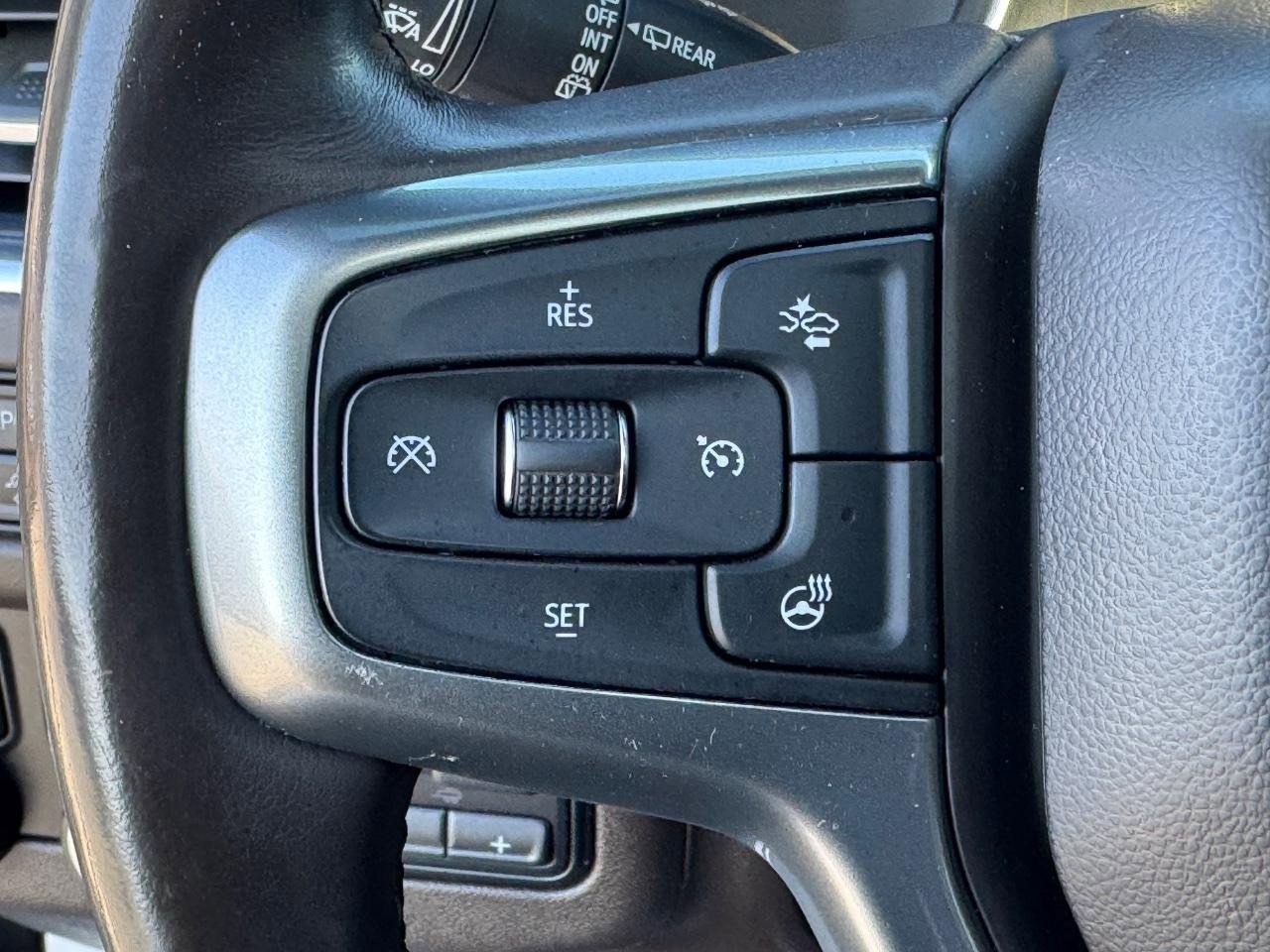 Used 2021 Chevrolet Suburban Z71 w/ Z71 Signature Package image 23