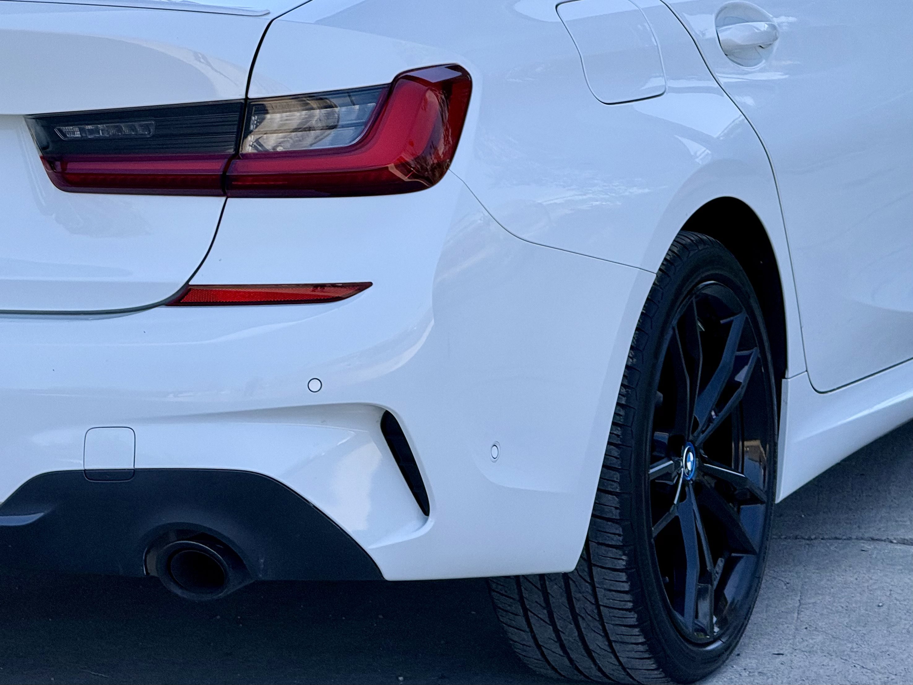 Used 2022 BMW 330e w/ M Sport Package RWD image 18