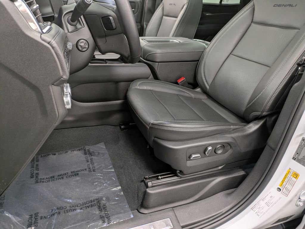 Used 2023 GMC Yukon Denali w/ Advanced Technology Package image 10