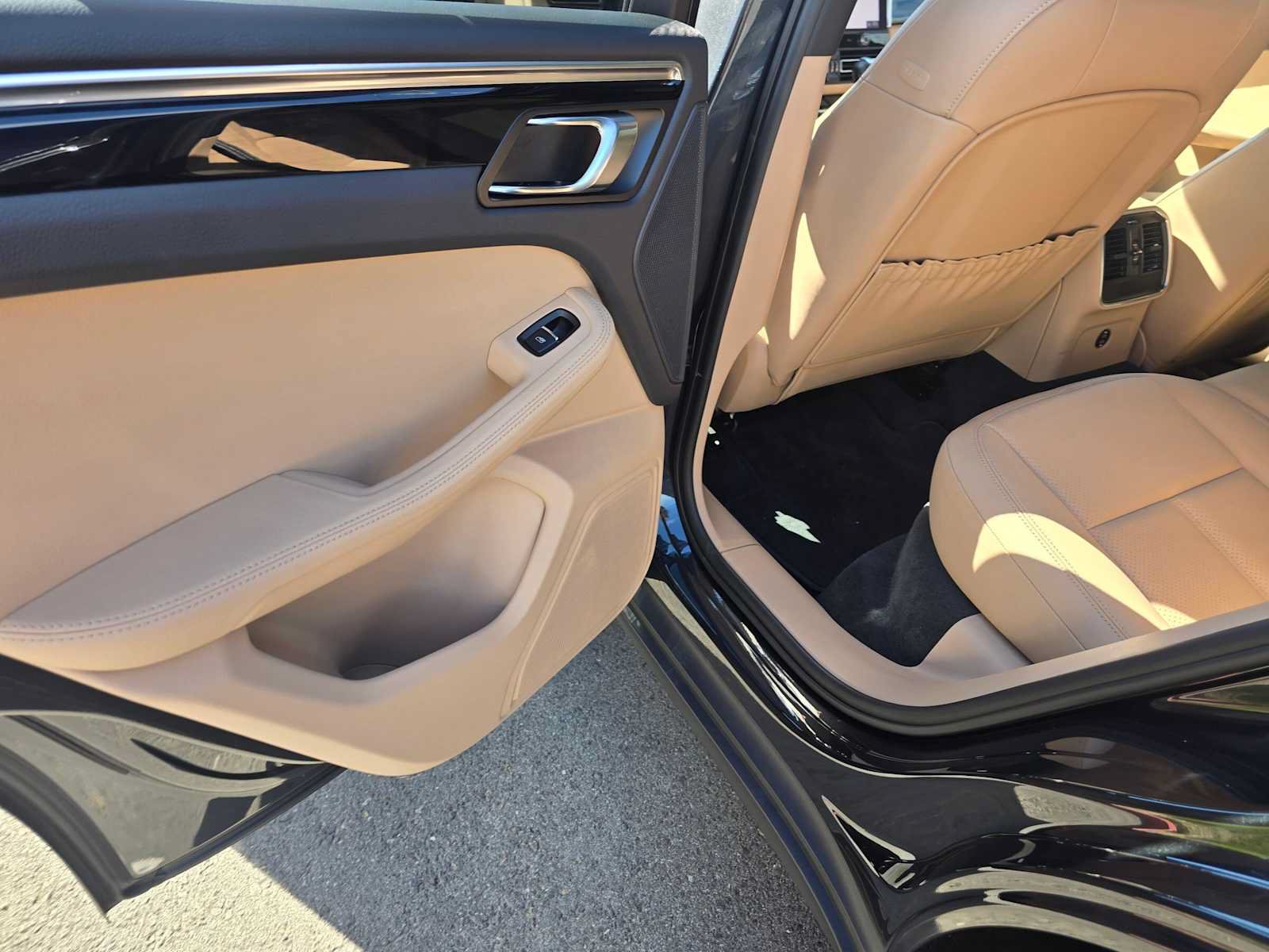 Used 2022 Porsche Macan AWD/4WD image 17