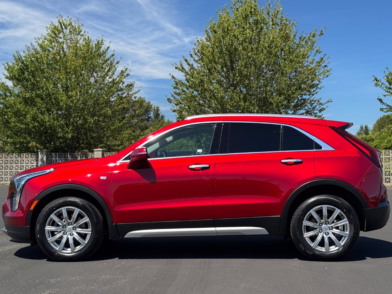 Used 2023 Cadillac XT4 Premium Luxury AWD/4WD image 2