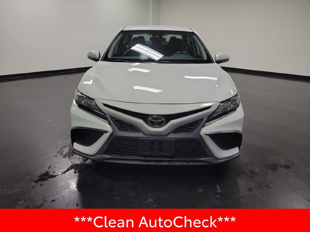 Used 2023 Toyota Camry SE FWD image 3