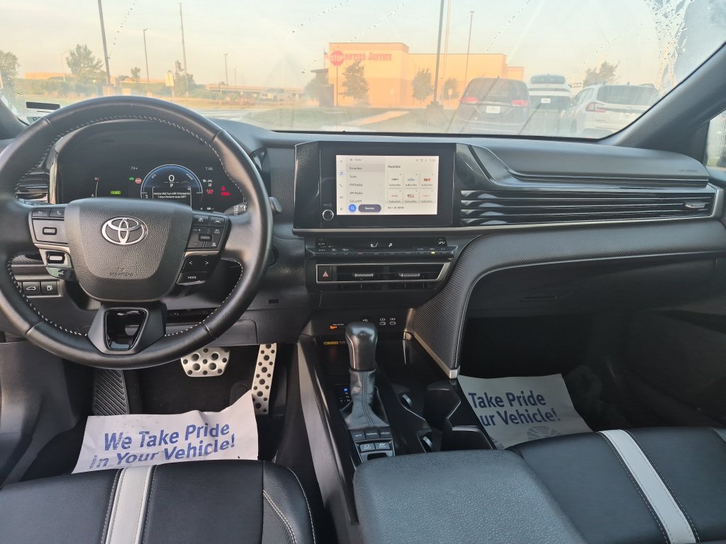 Used 2025 Toyota Camry SE FWD image 12