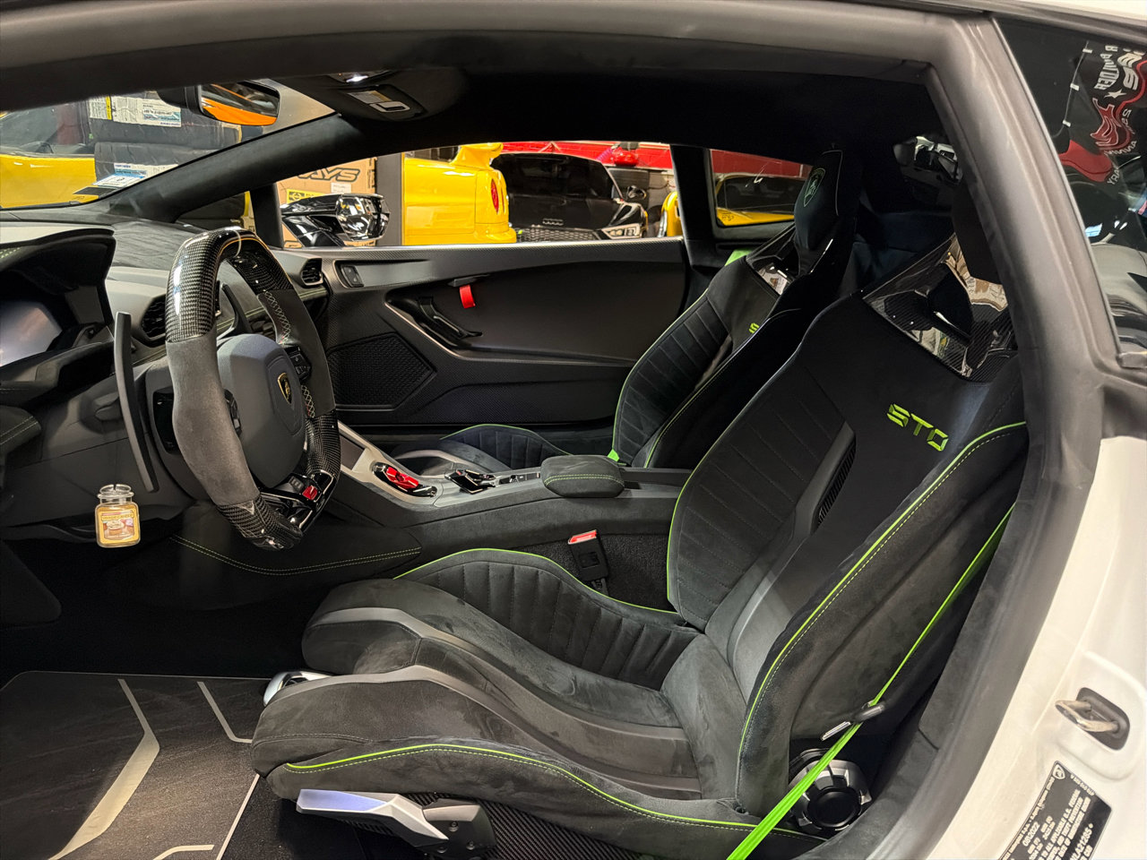 Used 2022 Lamborghini Huracan STO image 25