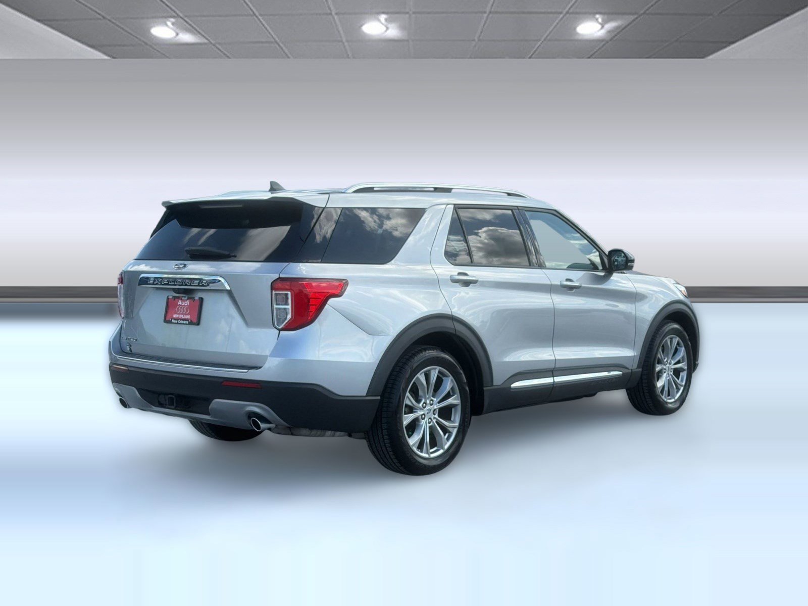 Used 2021 Ford Explorer Limited w/ Equipment Group 301A image 9