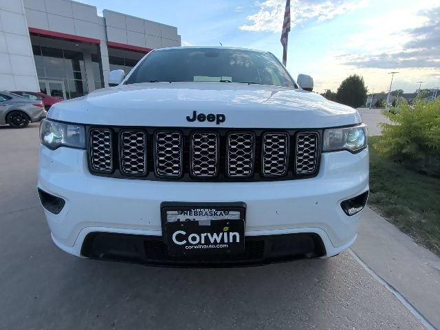 Used 2017 Jeep Grand Cherokee Altitude AWD/4WD image 10