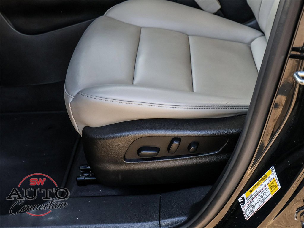 Used 2023 Cadillac XT4 Premium Luxury image 28