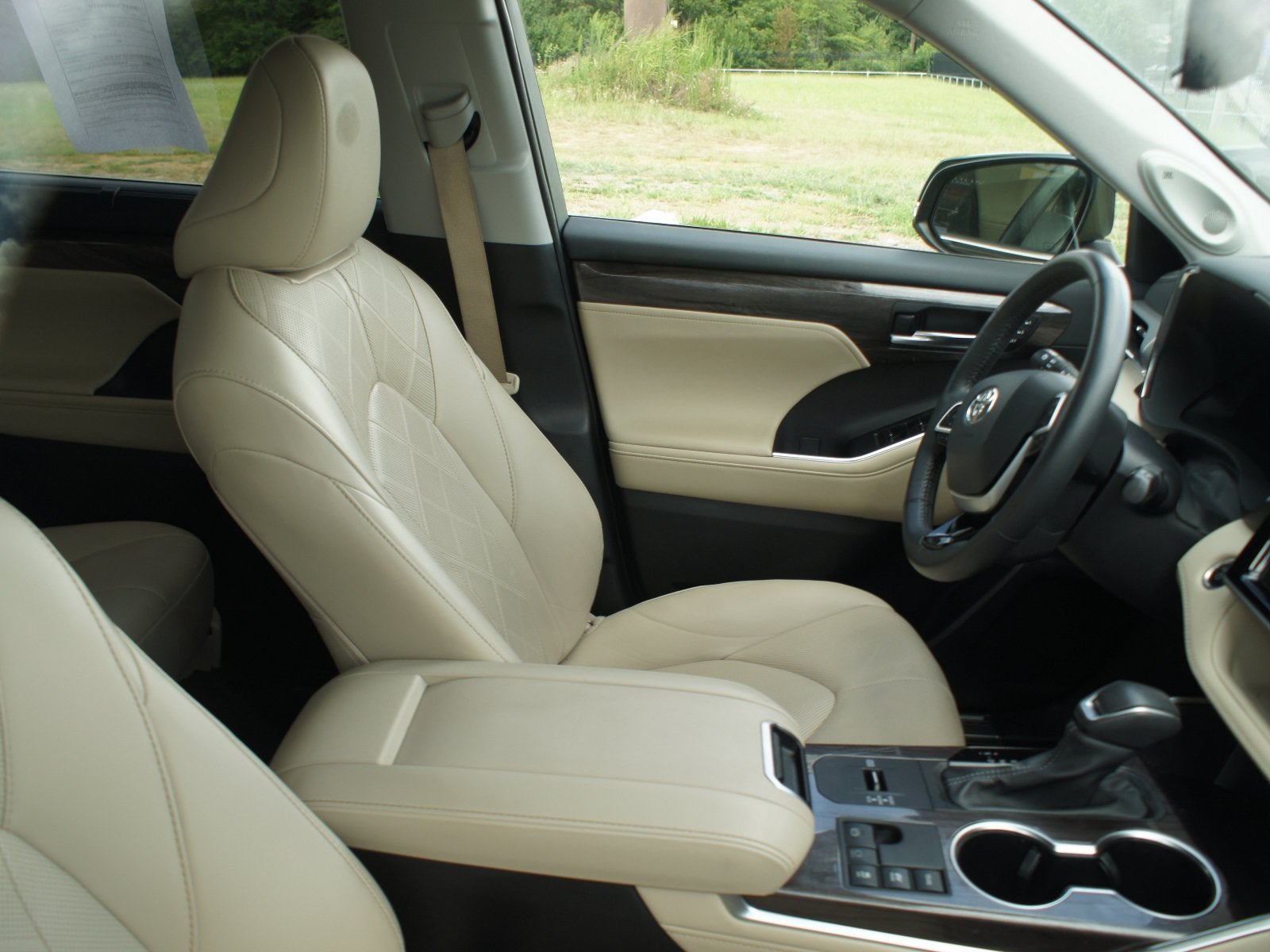 Used 2024 Toyota Highlander Platinum AWD/4WD image 4