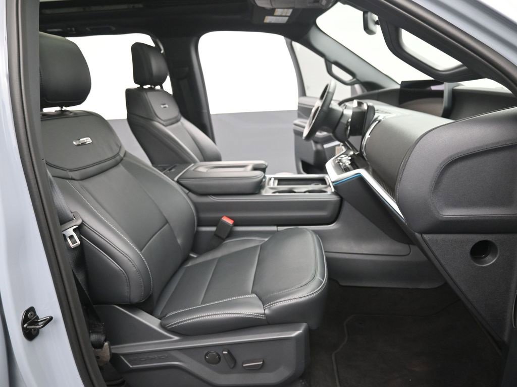 New 2025 Ford Expedition Platinum w/ Stealth Performance Package image 16