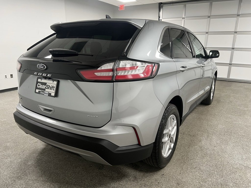 Used 2024 Ford Edge SEL image 11