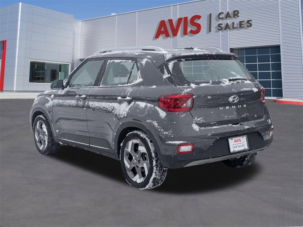 Used 2025 Hyundai Venue SEL image 3