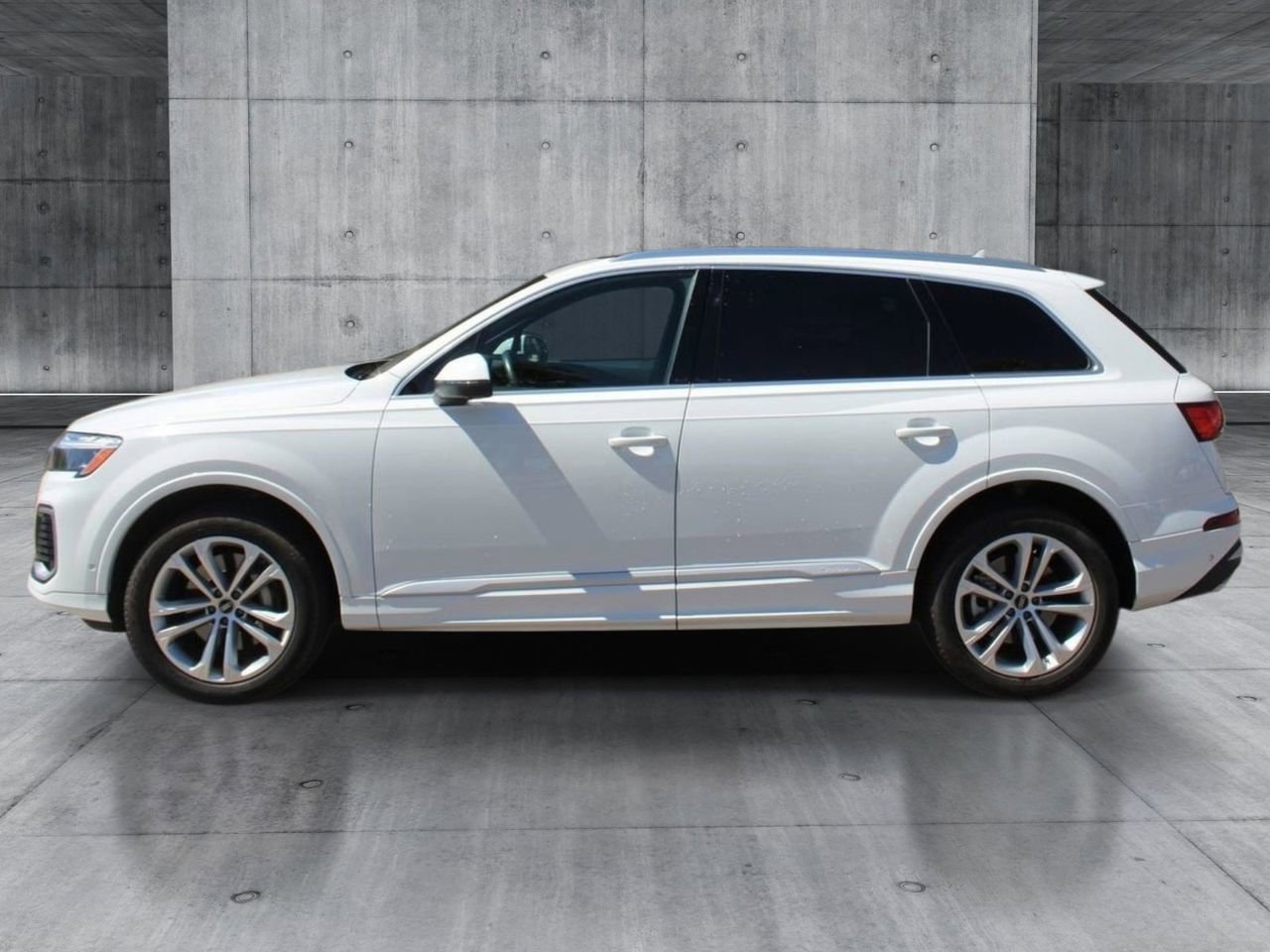 Used 2025 Audi Q7 3.0T Premium Plus AWD/4WD image 2