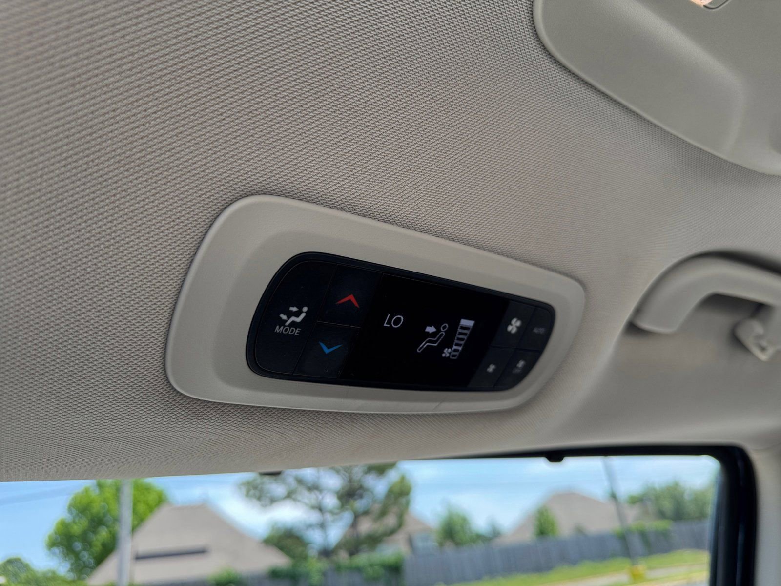 Used 2017 Chrysler Pacifica Touring-L Plus w/ Advanced Safetytec Group FWD image 24