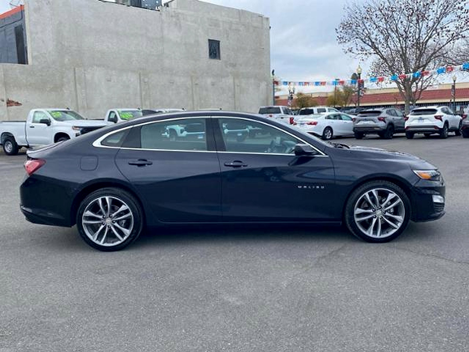 Used 2022 Chevrolet Malibu LT FWD image 5