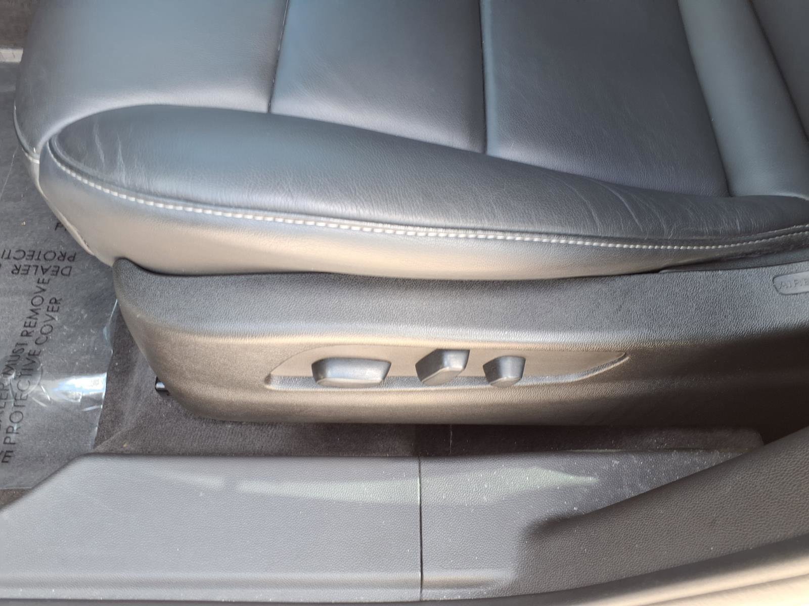 Certified 2023 Cadillac XT4 Luxury w/ Cold Weather Package image 20