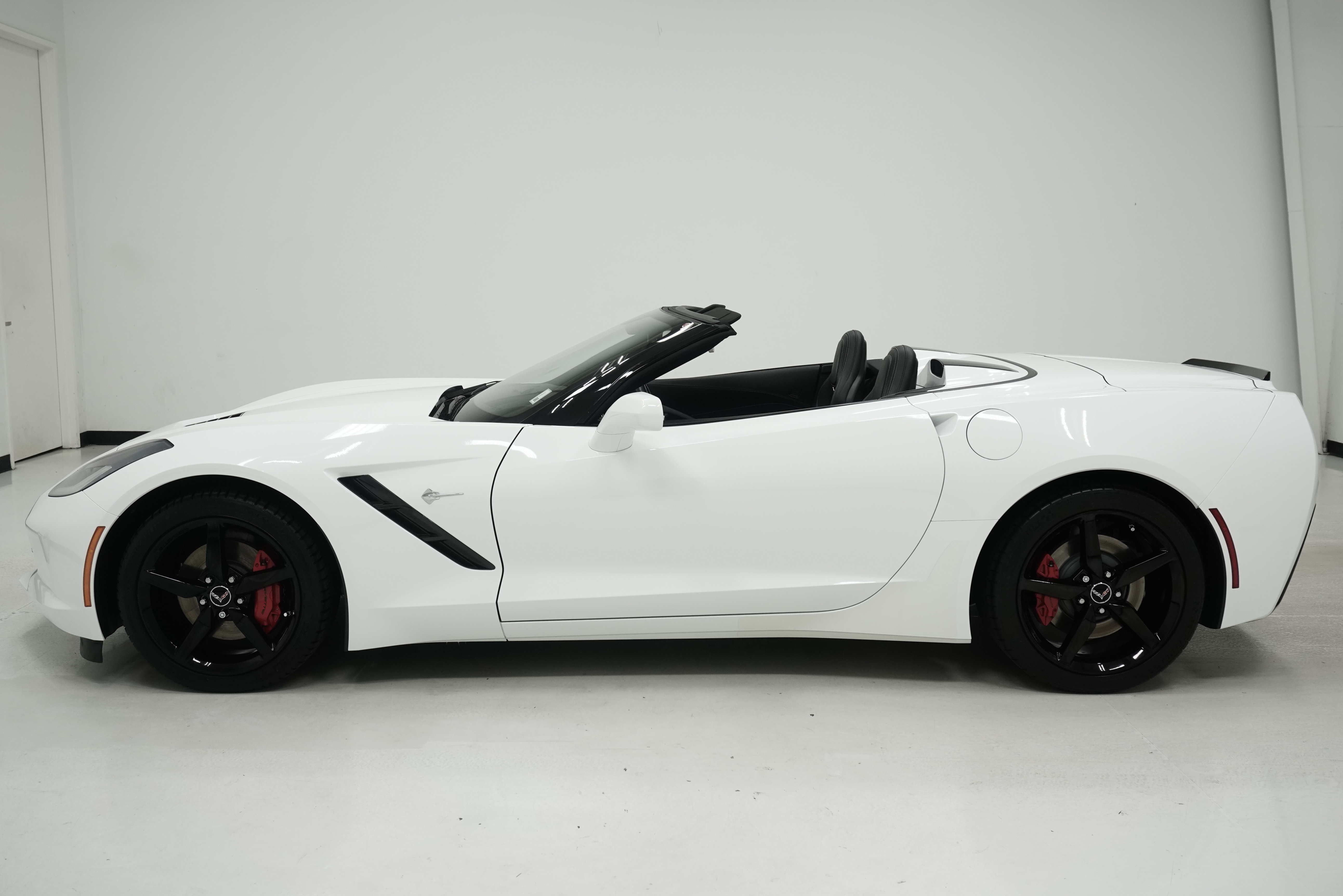 Used 2015 Chevrolet Corvette Stingray Convertible w/ 2LT Preferred Equipment Group RWD image 9
