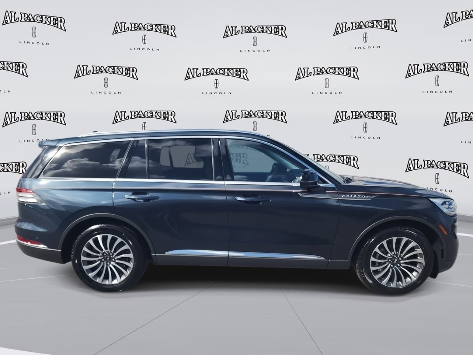 Used 2023 Lincoln Aviator Reserve w/ Equipment Group 201A image 6