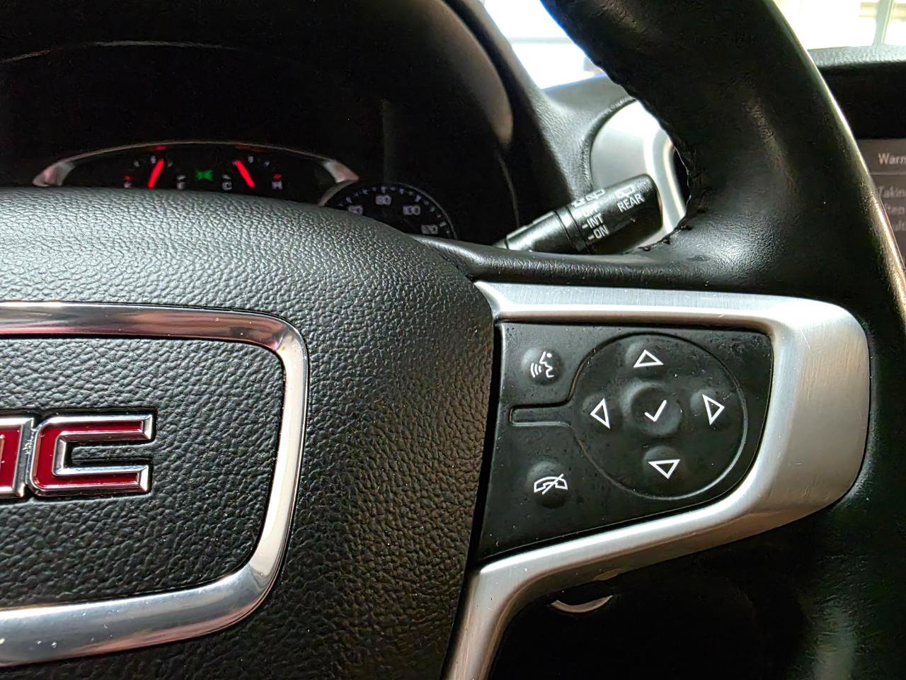Used 2020 GMC Terrain SLT w/ Preferred Package AWD/4WD image 31
