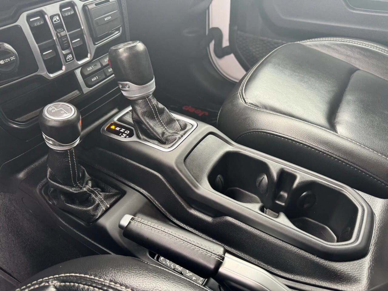 Used 2021 Jeep Wrangler Unlimited Sahara w/ Uconnect 4C Nav & Sound Group AWD/4WD image 25