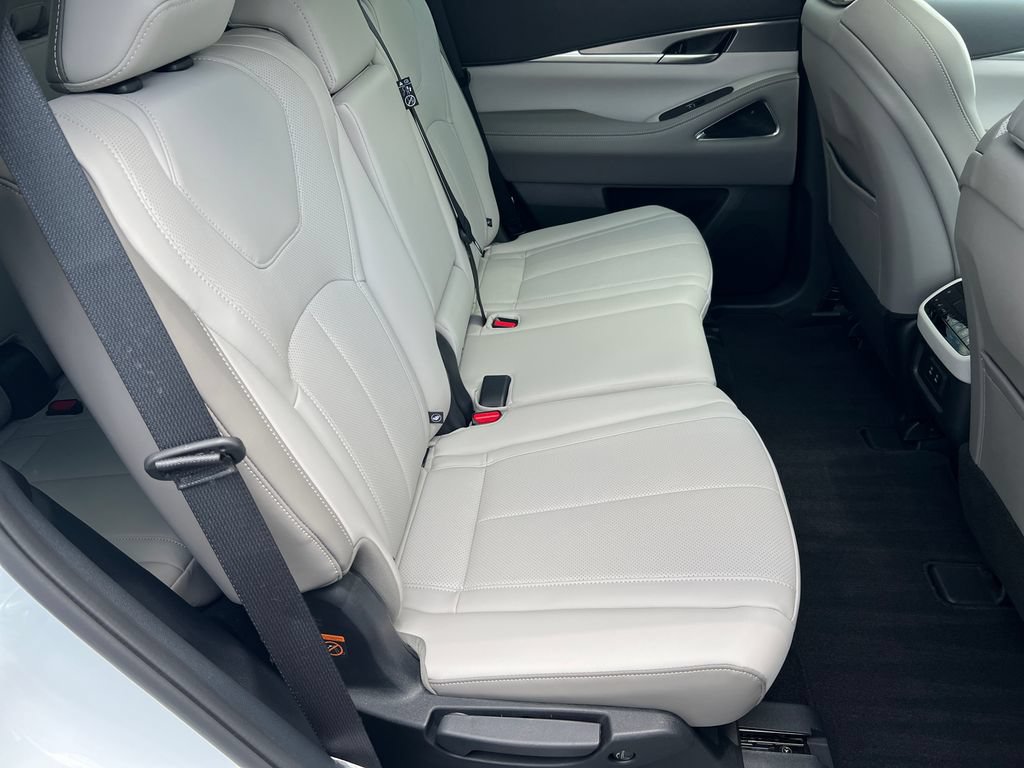 Certified 2026 INFINITI QX60 Luxe w/ Cargo Package AWD/4WD image 17