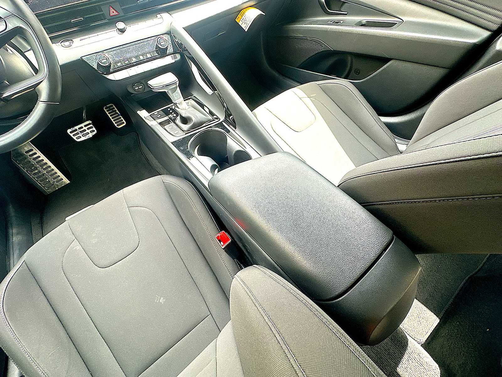 Used 2025 Hyundai Elantra SEL image 22