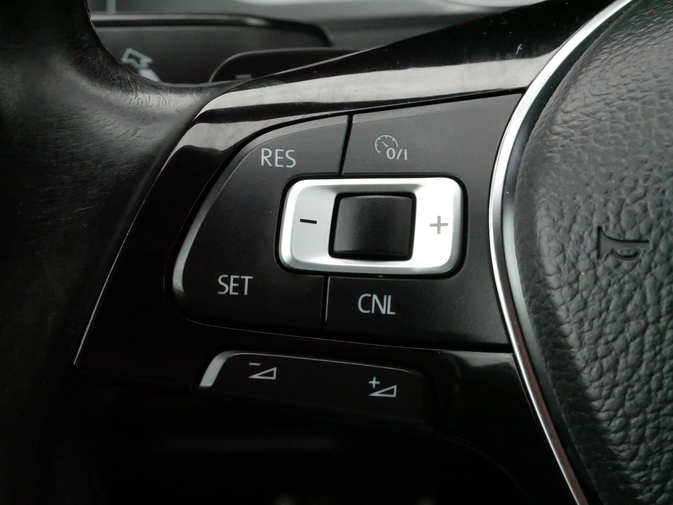 Used 2017 Volkswagen Golf Alltrack S image 25