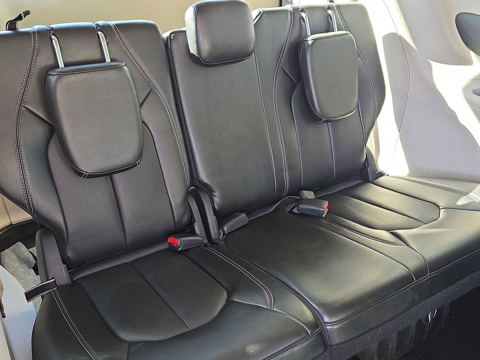 Used 2024 Chrysler Pacifica Limited FWD image 31