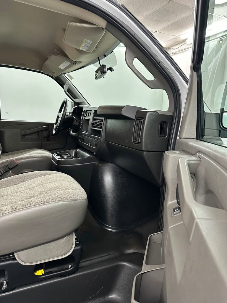 Used 2020 Chevrolet Express 2500 image 29