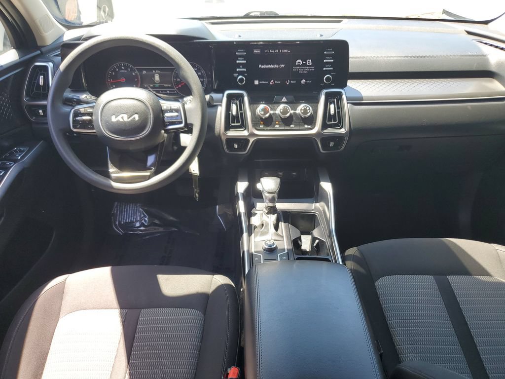 Used 2022 Kia Sorento LX FWD image 16