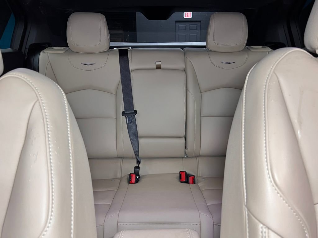 Used 2024 Cadillac XT4 Luxury w/ Cold Weather Package FWD image 21