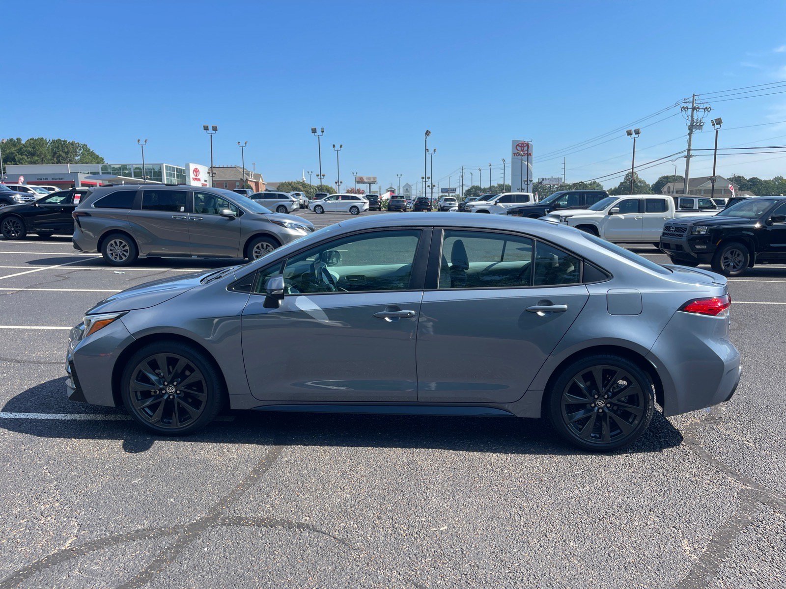 Used 2023 Toyota Corolla SE FWD image 13