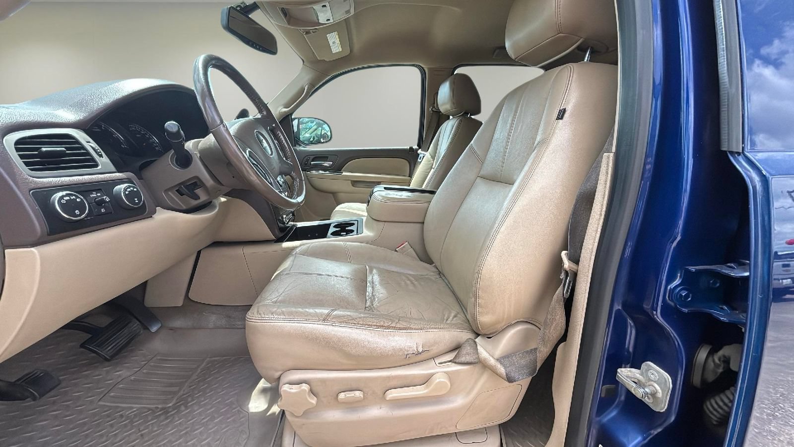 Used 2013 Chevrolet Avalanche LT w/ All-Star Edition AWD/4WD image 14