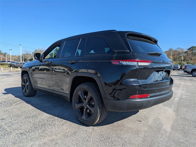Used 2023 Jeep Grand Cherokee Altitude image 7
