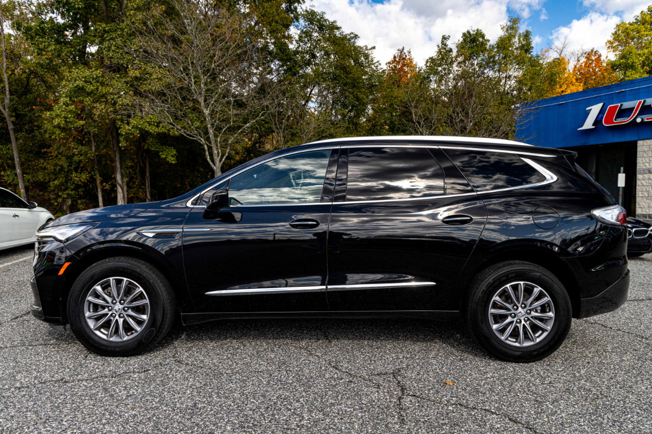 Used 2024 Buick Enclave Premium image 3