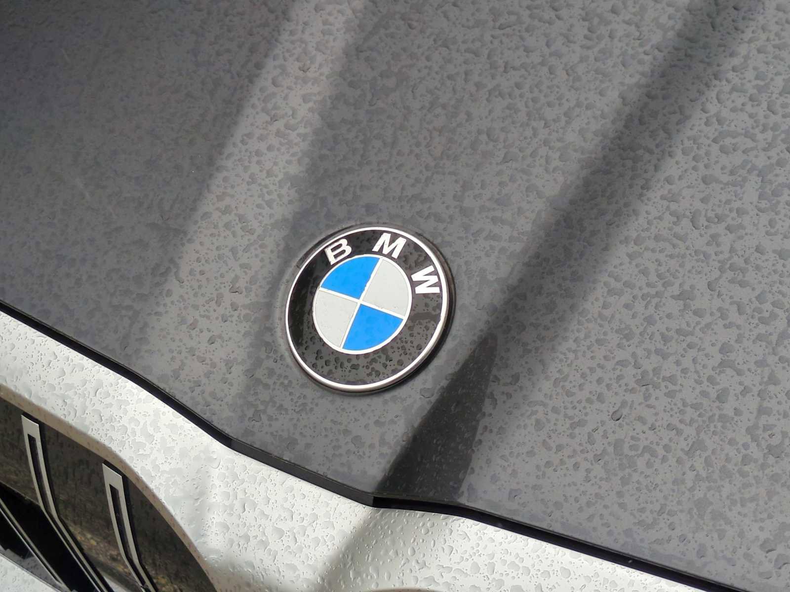 Used 2025 BMW 530i xDrive w/ Premium Package image 12