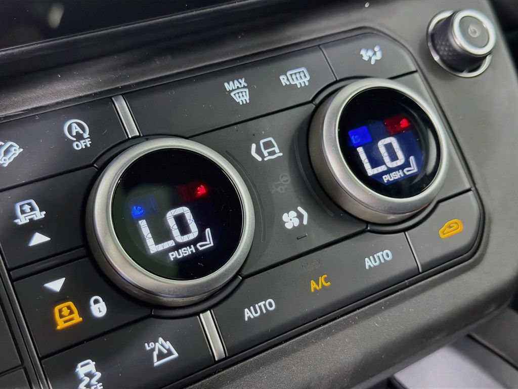 New 2026 Land Rover Defender 110 X-Dynamic SE AWD/4WD image 16