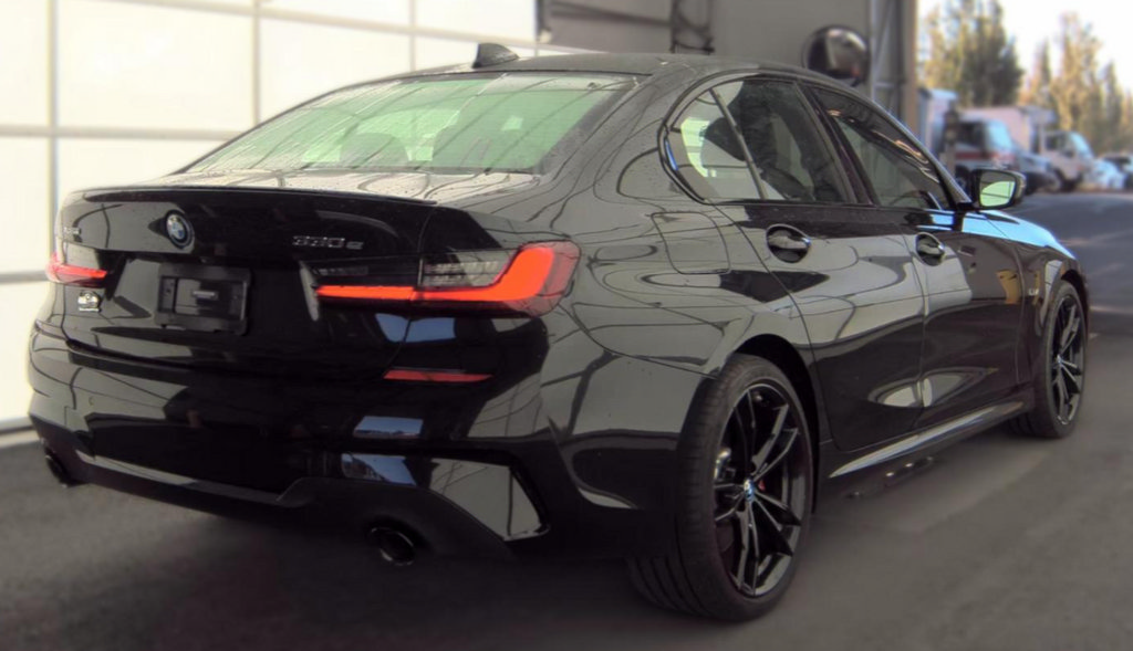 Used 2022 BMW 330e xDrive w/ M Sport Package AWD/4WD image 2