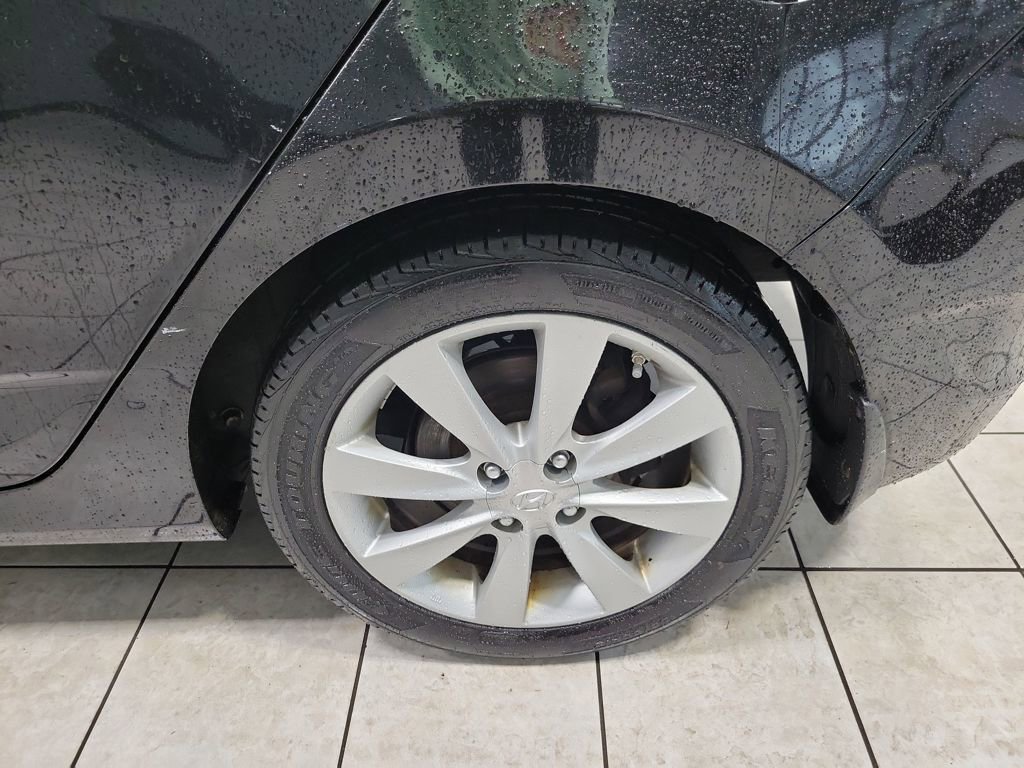 Used 2013 Hyundai Accent SE image 45