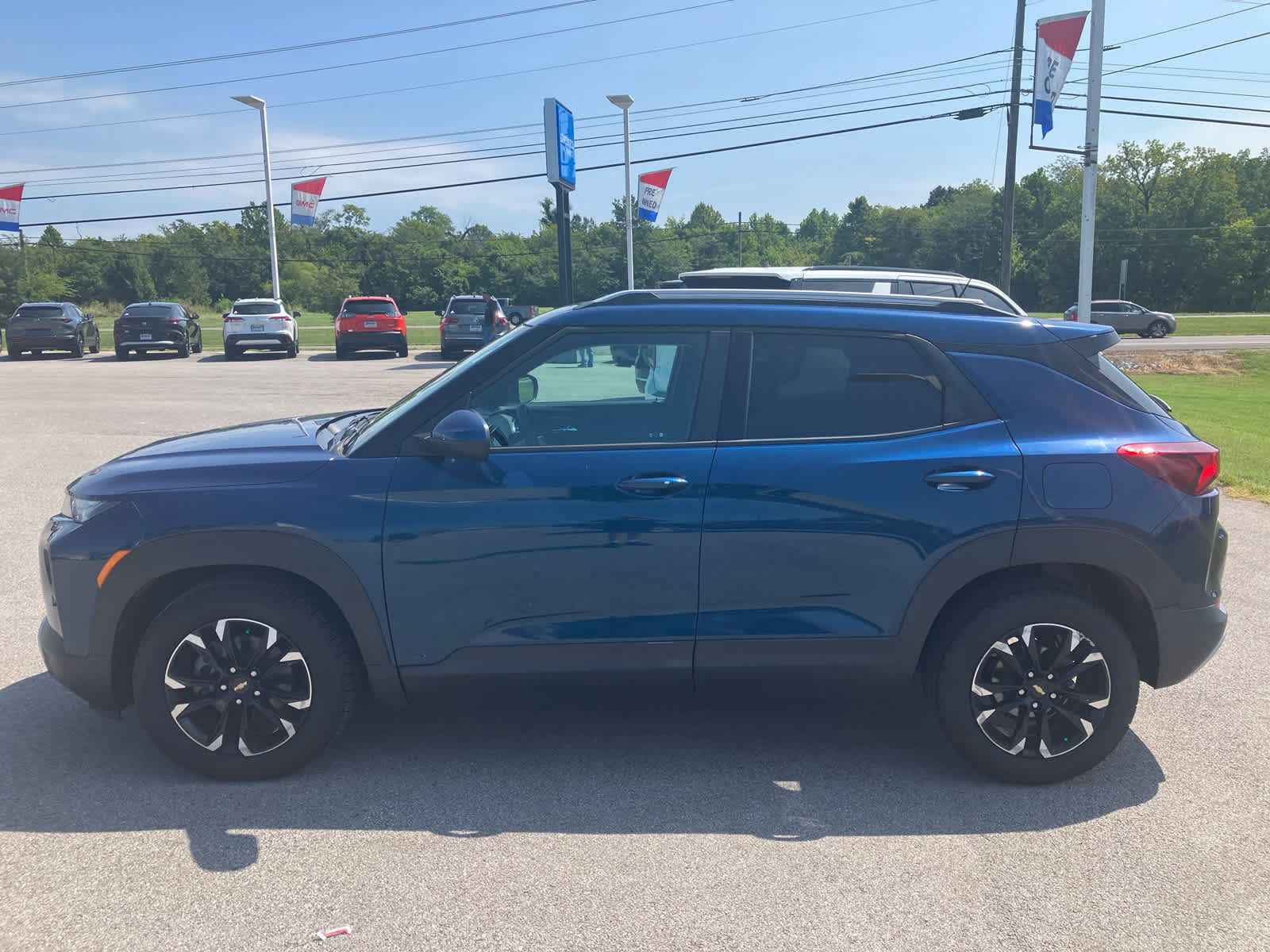 Used 2021 Chevrolet TrailBlazer LT w/ Convenience Package FWD image 4