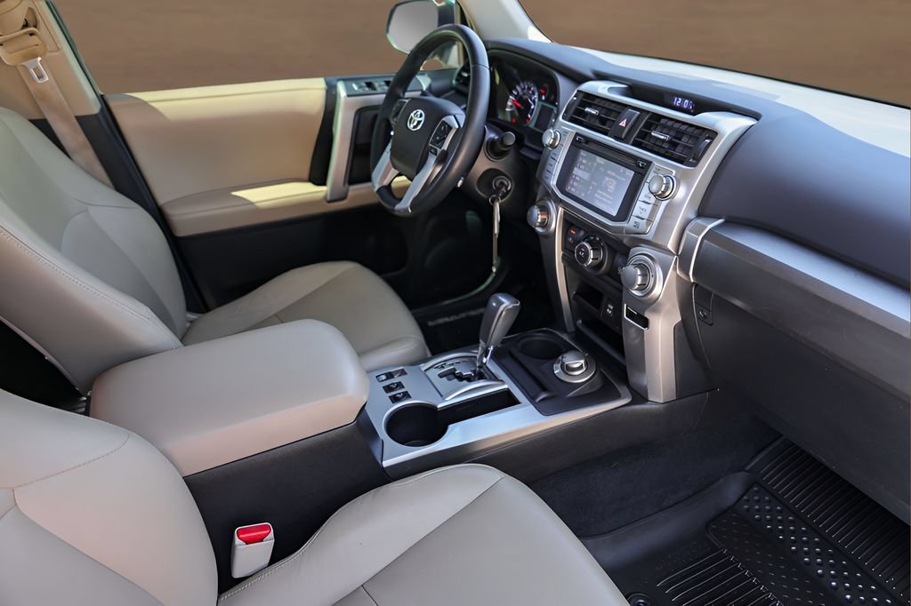 Used 2016 Toyota 4Runner SR5 AWD/4WD image 28