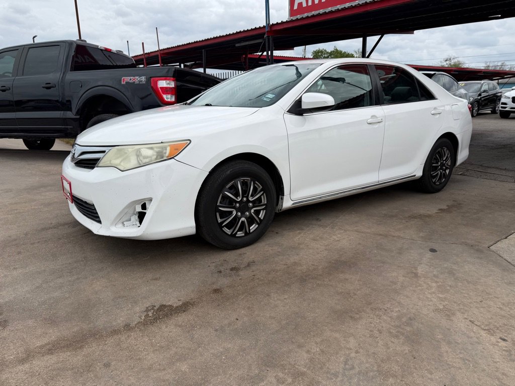 Used 2014 Toyota Camry LE image 11