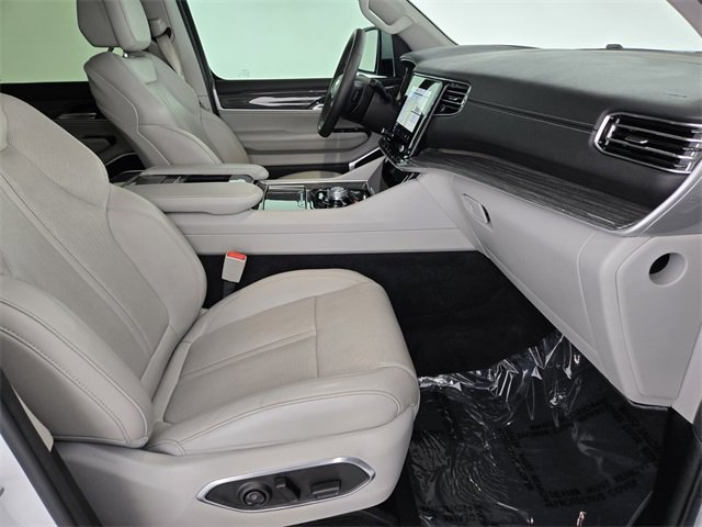 Used 2022 Jeep Wagoneer Series III w/ Flexible Seating Group image 3