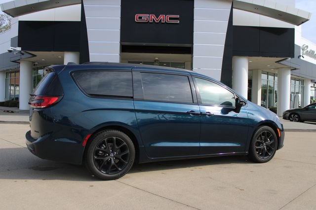 Used 2025 Chrysler Pacifica Limited FWD image 36