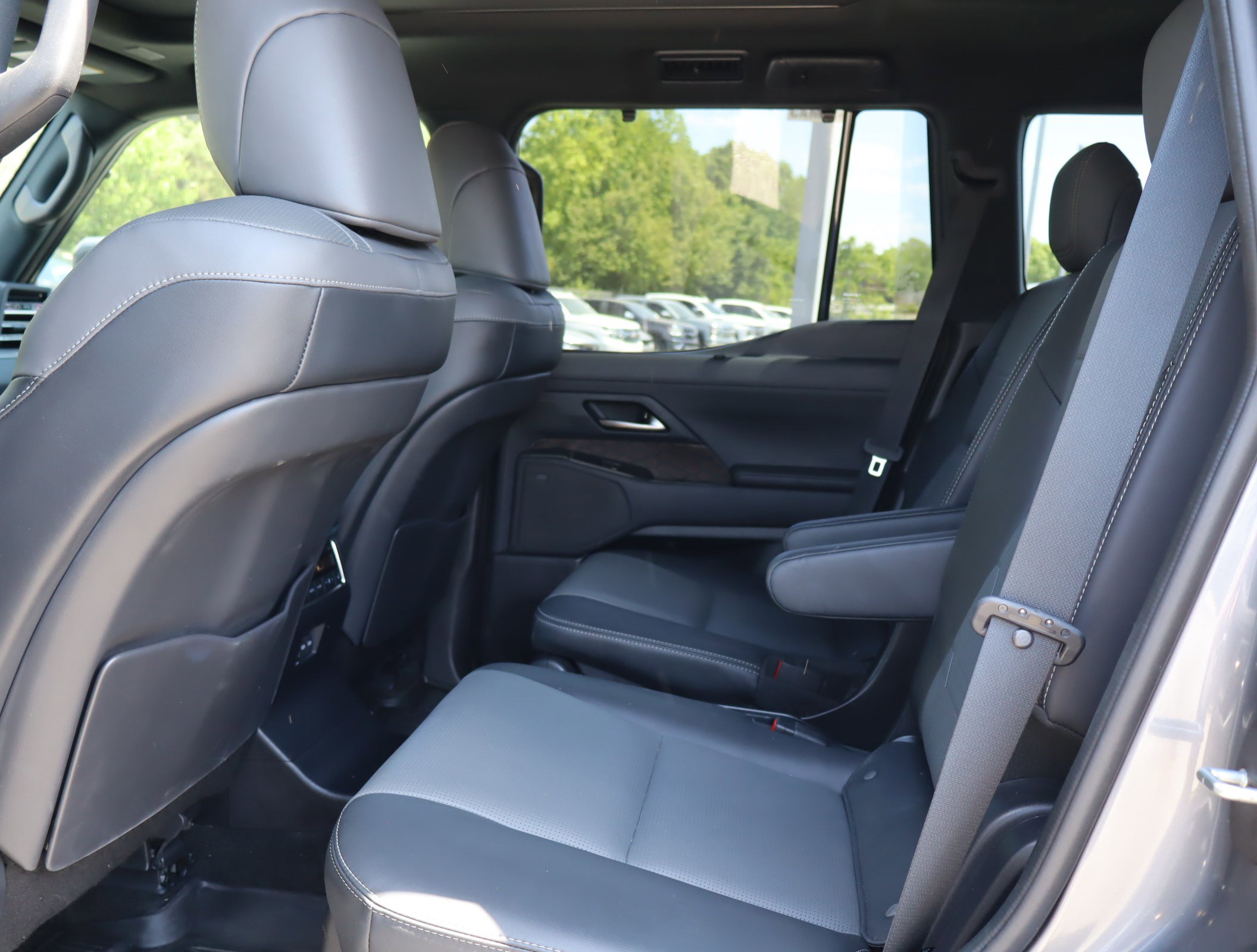 Used 2025 Lexus GX 550 w/ Accessory Package (2T) AWD/4WD image 29